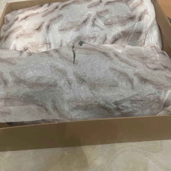 Boots - Picture 5 of 6